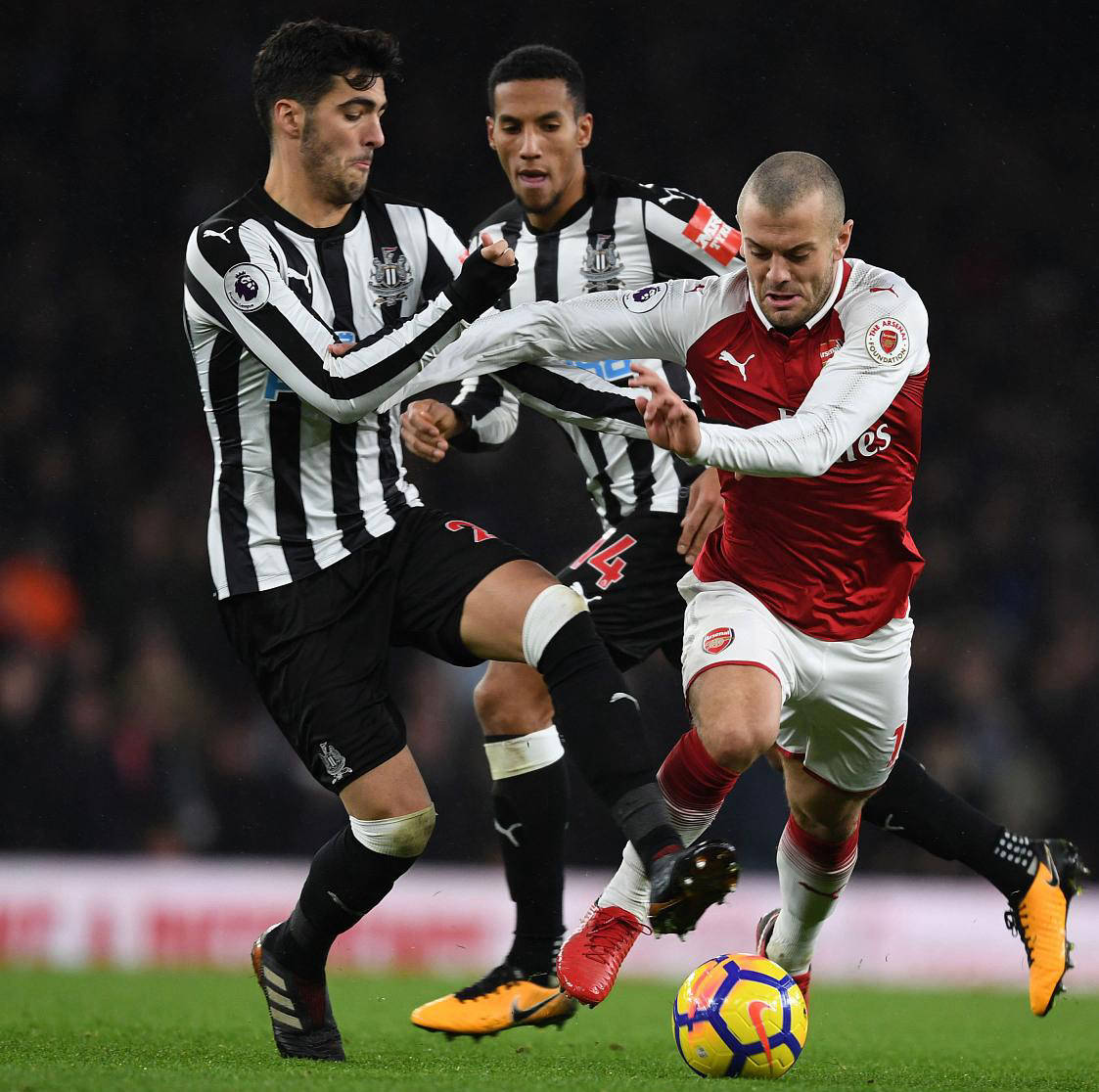 爱游戏课程-纽卡斯尔联赢得对阵斯旺西的关键比赛