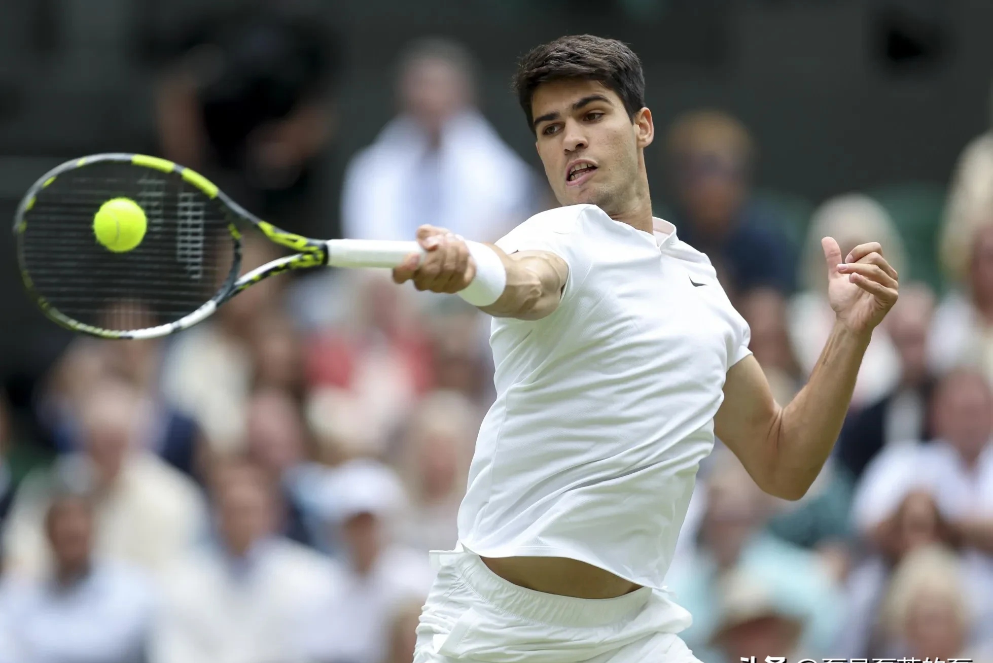 爱游戏登录入口-意大利选手突破难关，振奋人心