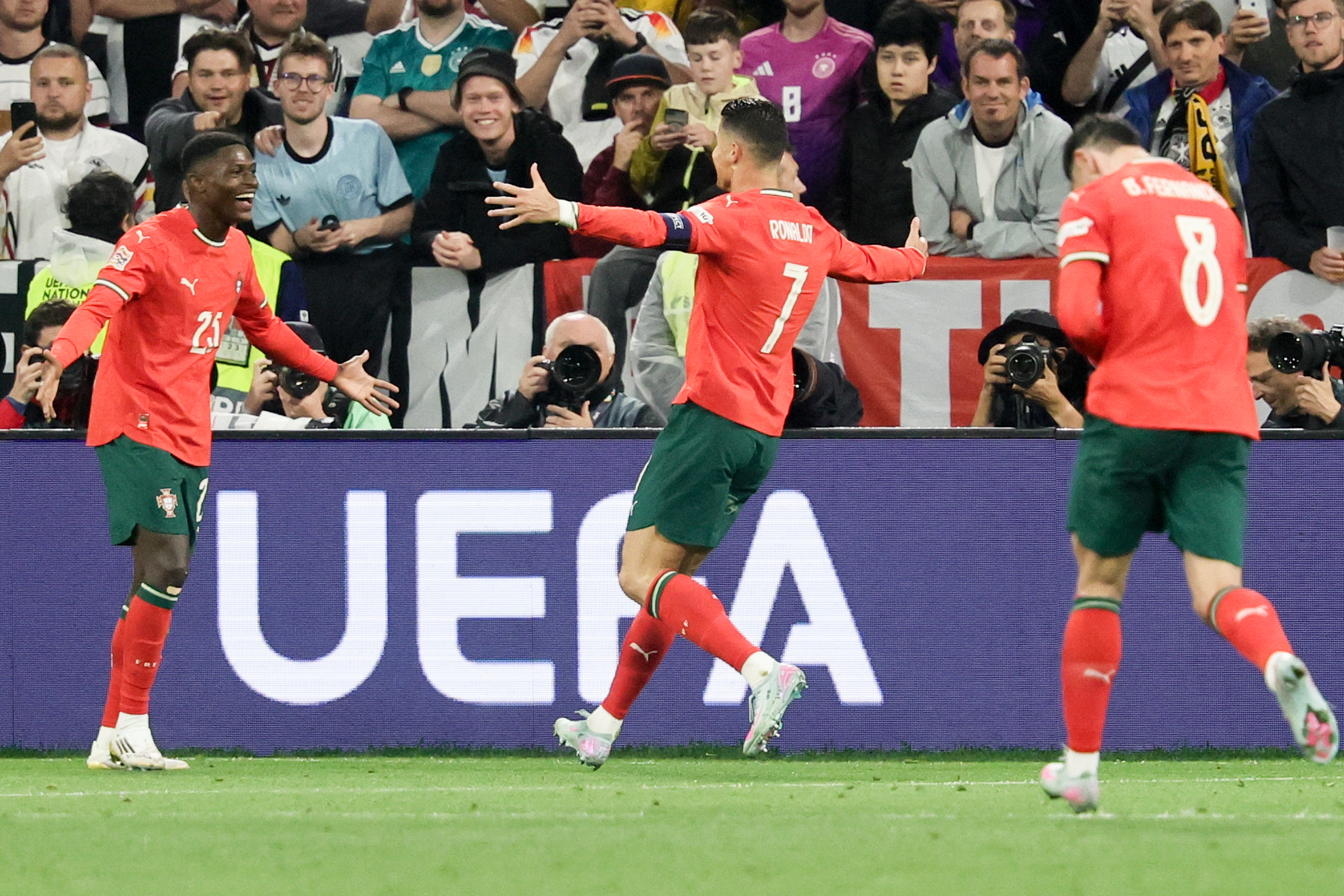 爱游戏投注-葡萄牙逆转赢得比赛，强希望增加