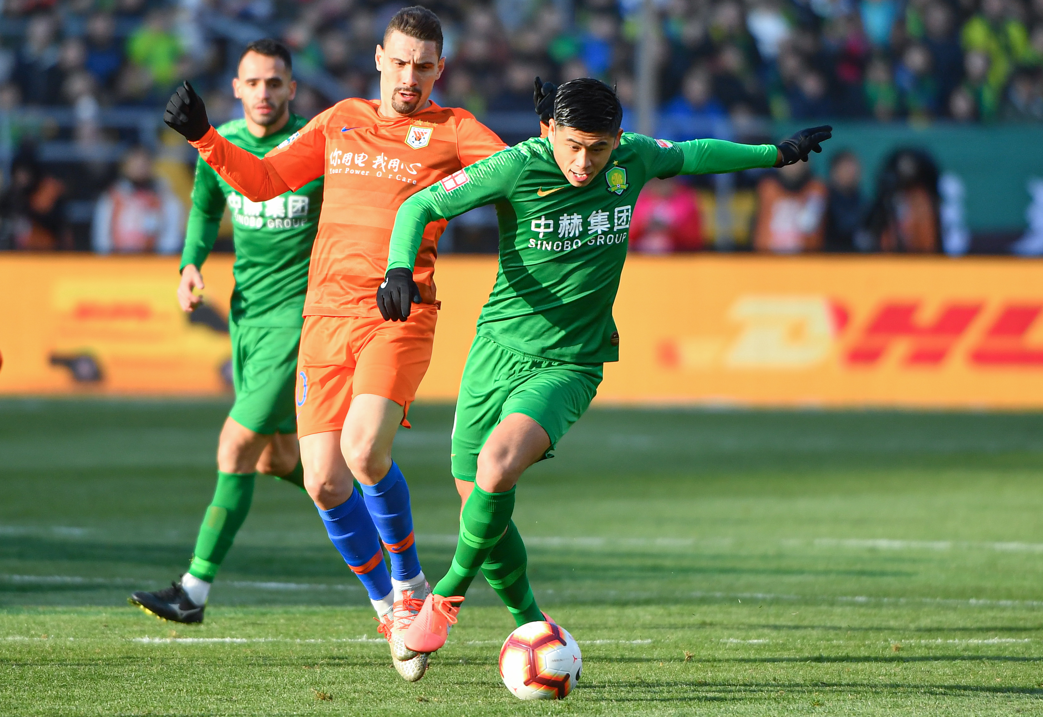 爱游戏娱乐-包含车路士队新援表现出色,球队赢得高度赞誉的词条