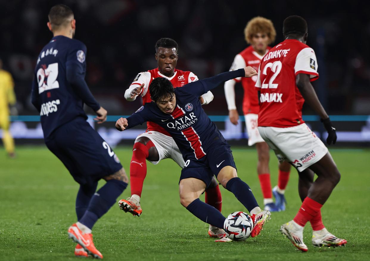 爱游戏投注-法国队在比赛中踢出精彩战术,零封对手