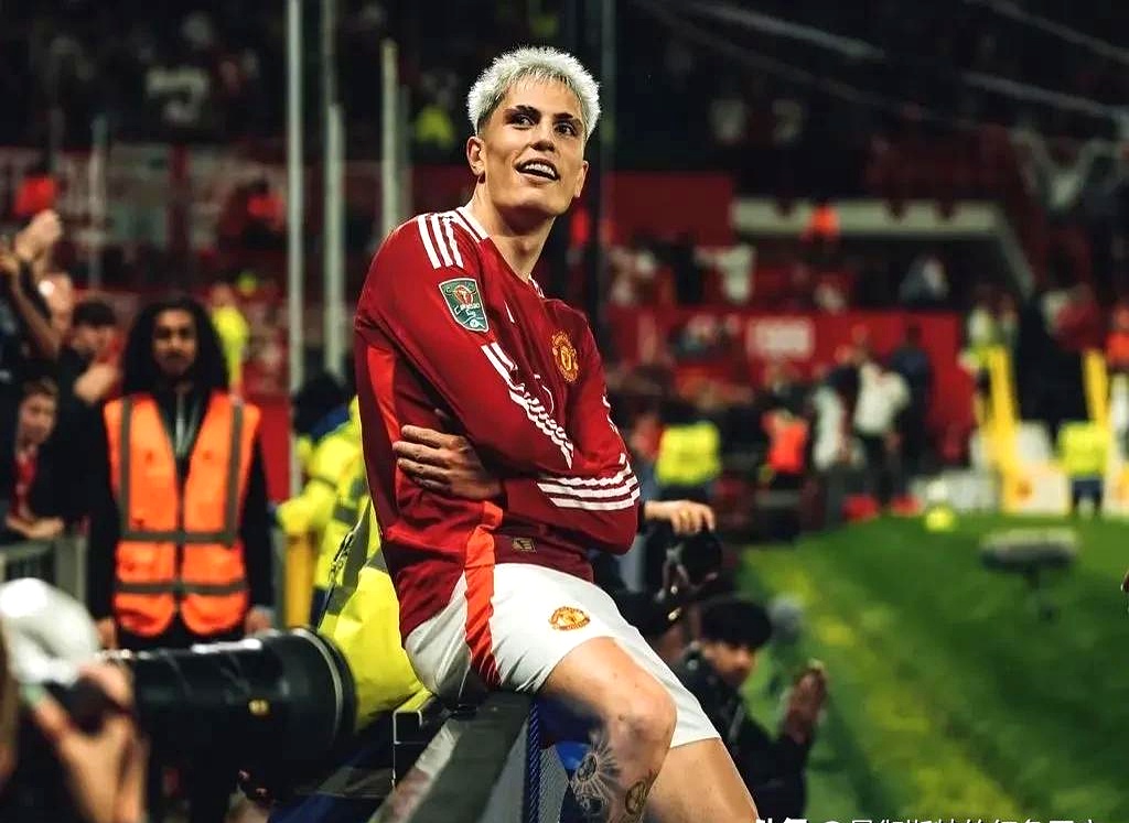 爱游戏娱乐-曼联逆转胜利，卡瓦尼再现神迹