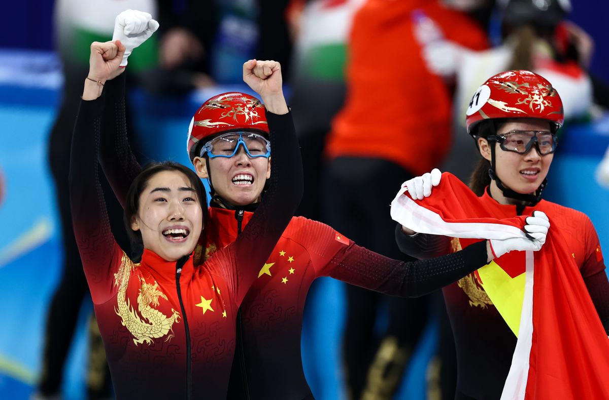 爱游戏培训-运动员们展现出色技艺,体育精神不断传承