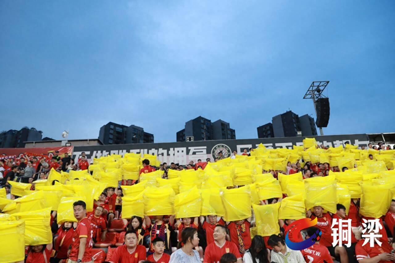 爱游戏直播-包含足球比赛结果意外惊喜,球迷感慨万千的词条